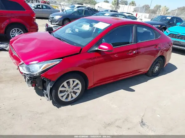 3KPC24A33JE015446 2018 HYUNDAI ACCENT - Image 2