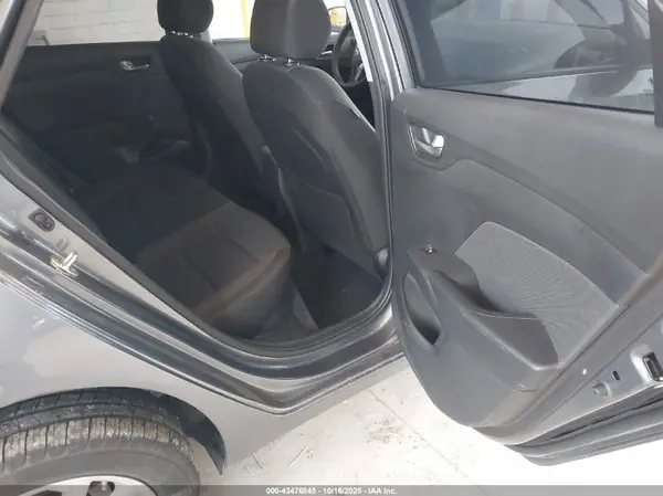 3KPC24A33JE015608 2018 HYUNDAI ACCENT - Image 8