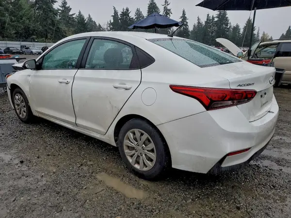 3KPC24A33JE019559 2018 HYUNDAI ACCENT - Image 2