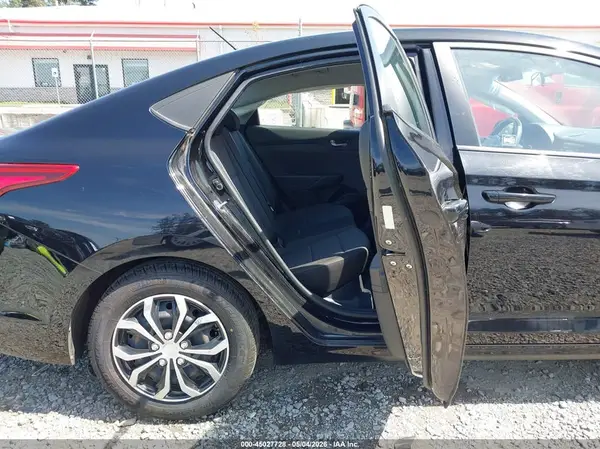 3KPC24A33JE021540 2018 HYUNDAI ACCENT - Image 8