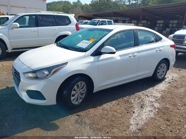 3KPC24A33JE021974 2018 HYUNDAI ACCENT - Image 2