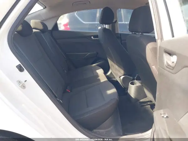 3KPC24A33JE021974 2018 HYUNDAI ACCENT - Image 8