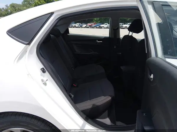 3KPC24A33JE024258 2018 HYUNDAI ACCENT - Image 8