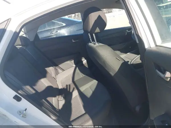 3KPC24A33JE024681 2018 HYUNDAI ACCENT - Image 8