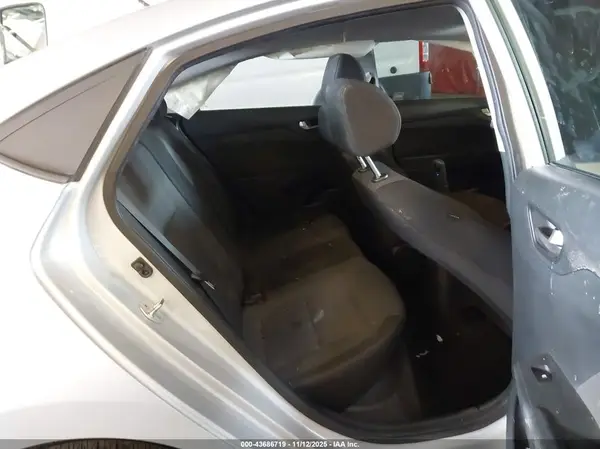 3KPC24A33JE028259 2018 HYUNDAI ACCENT - Image 8