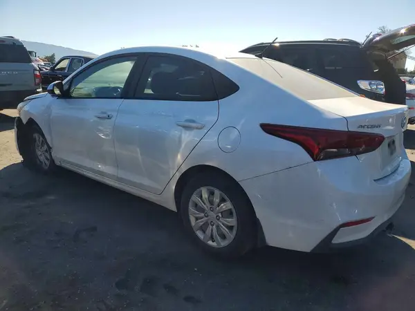 3KPC24A33JE028455 2018 HYUNDAI ACCENT - Image 2