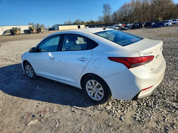 3KPC24A33JE028553 2018 HYUNDAI ACCENT - Image 2