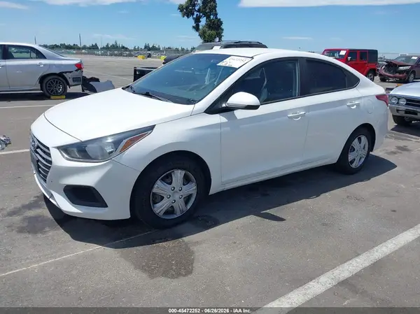 3KPC24A33JE032859 2018 HYUNDAI ACCENT - Image 2
