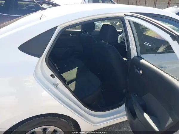 3KPC24A33KE040185 2019 HYUNDAI ACCENT - Image 8
