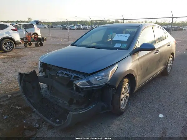 3KPC24A33KE077656 2019 HYUNDAI ACCENT - Image 2