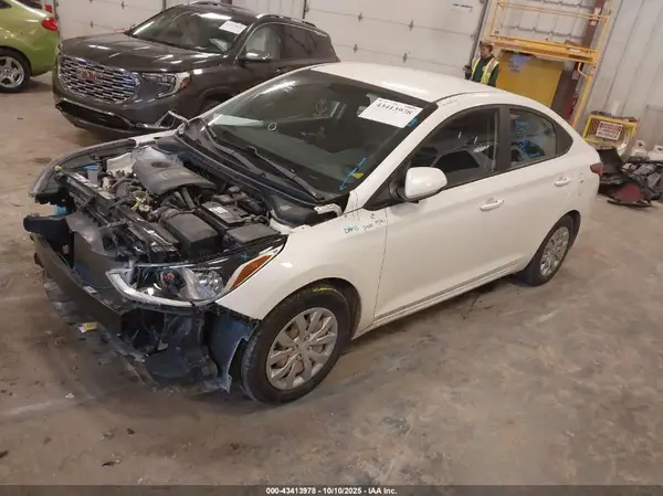 3KPC24A34JE010059 2018 HYUNDAI ACCENT - Image 2