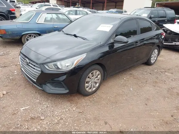 3KPC24A34JE010854 2018 HYUNDAI ACCENT - Image 2