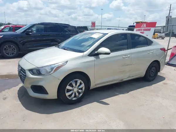3KPC24A34JE012829 2018 HYUNDAI ACCENT - Image 2