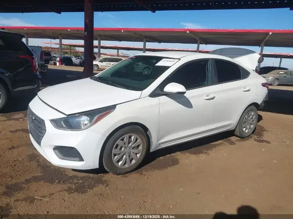 3KPC24A34JE015228 2018 HYUNDAI ACCENT - Image 2