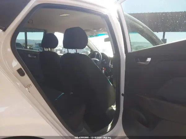 3KPC24A34JE015228 2018 HYUNDAI ACCENT - Image 8