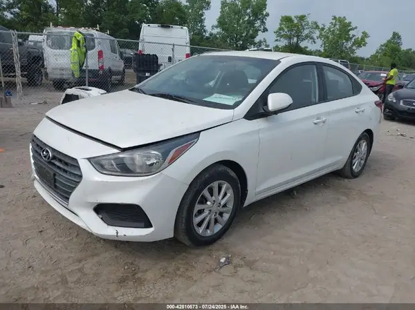3KPC24A34JE020980 2018 HYUNDAI ACCENT - Image 2
