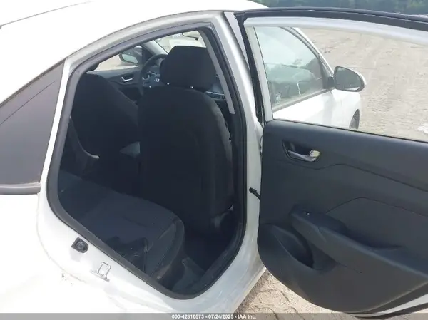 3KPC24A34JE020980 2018 HYUNDAI ACCENT - Image 8