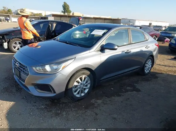 3KPC24A34JE021157 2018 HYUNDAI ACCENT - Image 2