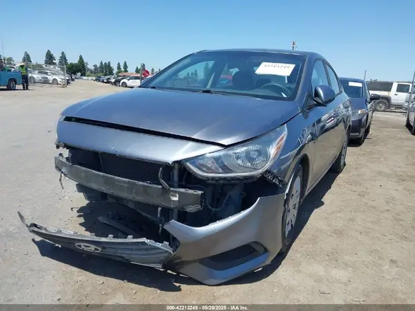 3KPC24A34JE024575 2018 HYUNDAI ACCENT - Image 2