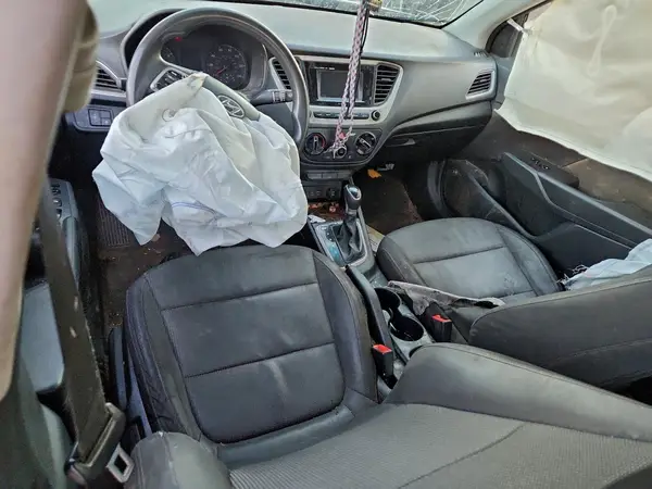 3KPC24A34KE082073 2019 HYUNDAI ACCENT - Image 8