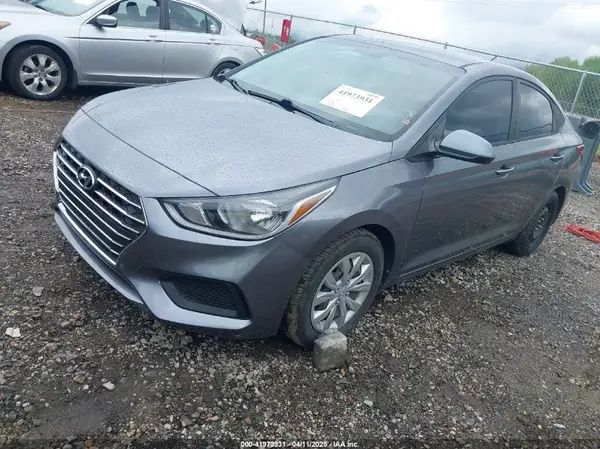 3KPC24A35JE015593 2018 HYUNDAI ACCENT - Image 2