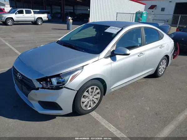 3KPC24A35JE023919 2018 HYUNDAI ACCENT - Image 2