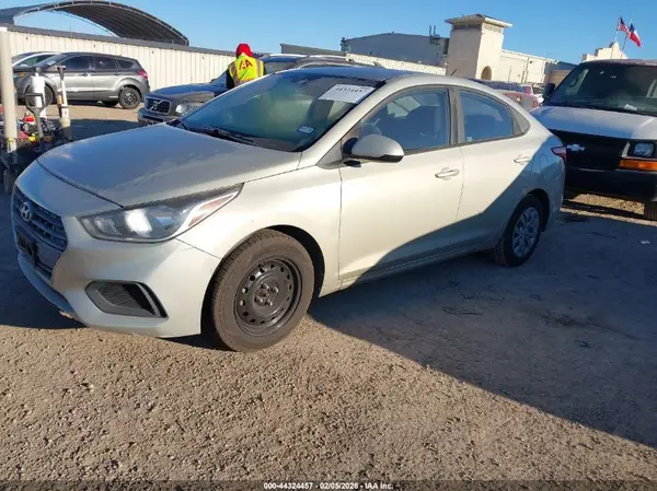 3KPC24A36JE008247 2018 HYUNDAI ACCENT - Image 2