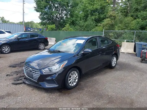 3KPC24A36JE010239 2018 HYUNDAI ACCENT - Image 2