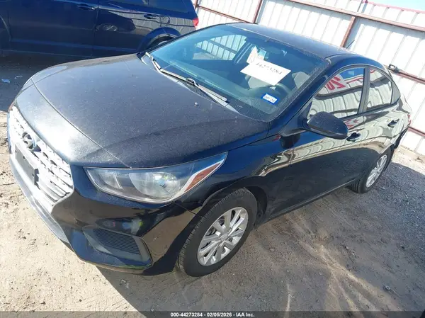 3KPC24A36JE010564 2018 HYUNDAI ACCENT - Image 2