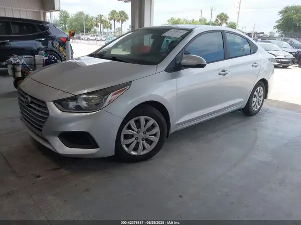 3KPC24A36JE020771 2018 HYUNDAI ACCENT - Image 2