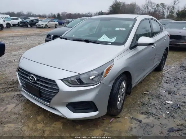 3KPC24A36JE023198 2018 HYUNDAI ACCENT - Image 2