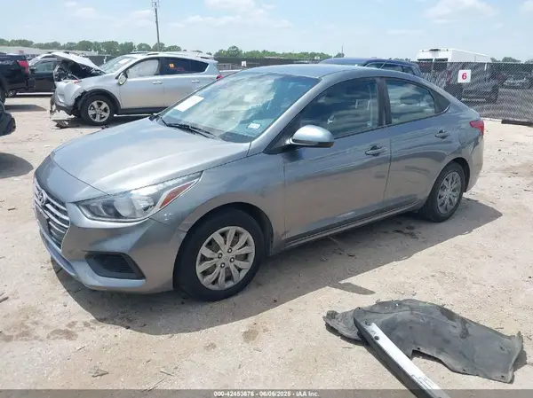 3KPC24A36JE026523 2018 HYUNDAI ACCENT - Image 2