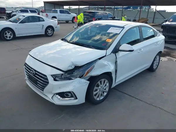 3KPC24A36KE061547 2019 HYUNDAI ACCENT - Image 2