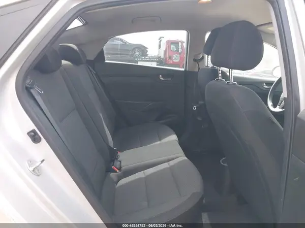 3KPC24A36KE081877 2019 HYUNDAI ACCENT - Image 8
