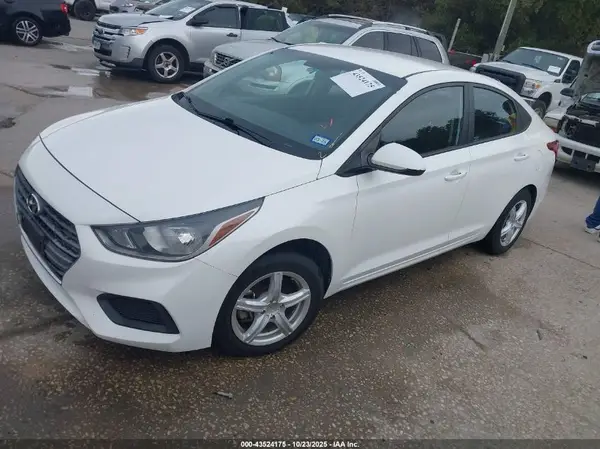 3KPC24A37JE006054 2018 HYUNDAI ACCENT - Image 2