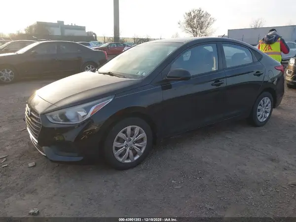 3KPC24A37JE012873 2018 HYUNDAI ACCENT - Image 2