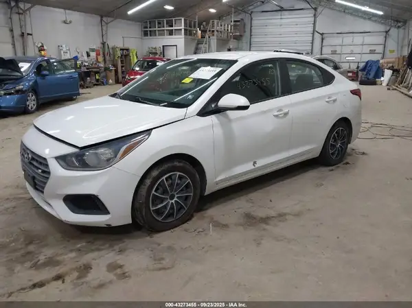3KPC24A37JE018933 2018 HYUNDAI ACCENT - Image 2