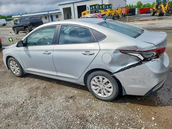 3KPC24A37JE025459 2018 HYUNDAI ACCENT - Image 2