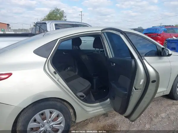 3KPC24A37JE026031 2018 HYUNDAI ACCENT - Image 8