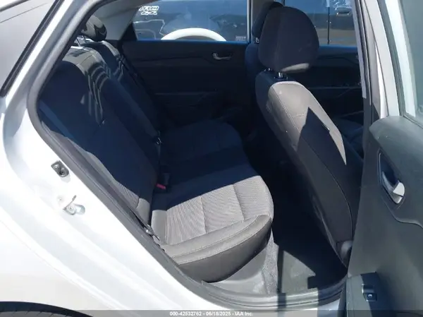 3KPC24A37KE050704 2019 HYUNDAI ACCENT - Image 8
