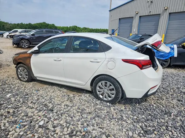 3KPC24A38JE010680 2018 HYUNDAI ACCENT - Image 2