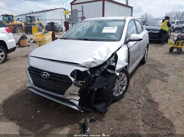 3KPC24A38JE011912 2018 HYUNDAI ACCENT - Image 2