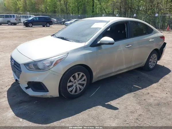 3KPC24A38JE013594 2018 HYUNDAI ACCENT - Image 2
