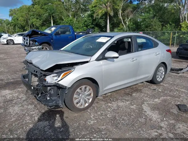3KPC24A38JE021498 2018 HYUNDAI ACCENT - Image 2