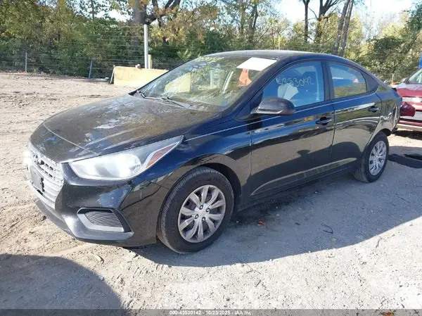 3KPC24A38JE022313 2018 HYUNDAI ACCENT - Image 2