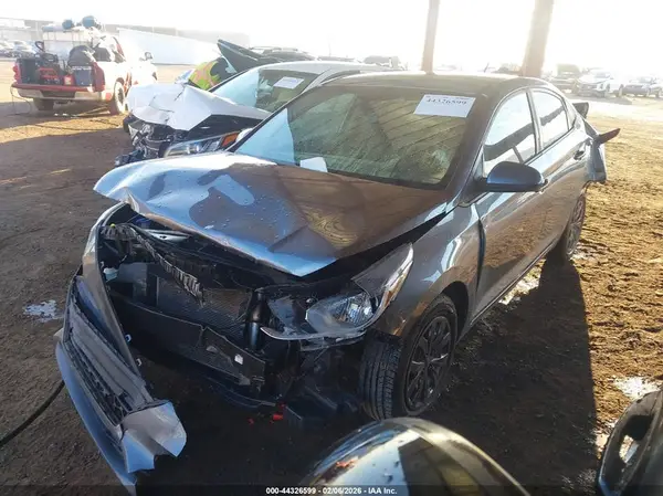 3KPC24A38JE023106 2018 HYUNDAI ACCENT - Image 2