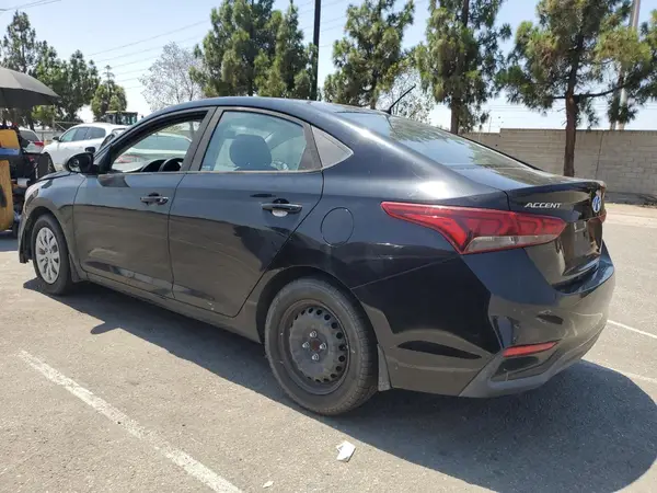 3KPC24A38JE023770 2018 HYUNDAI ACCENT - Image 2