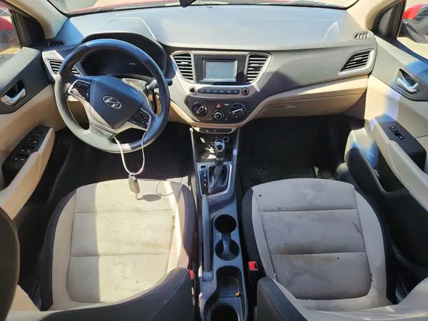 3KPC24A38JE023879 2018 HYUNDAI ACCENT - Image 8