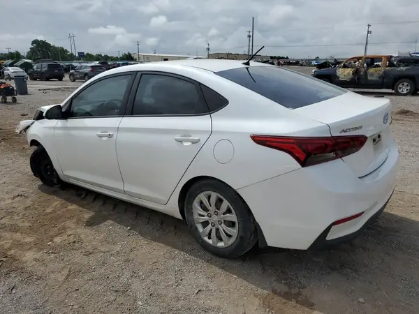 3KPC24A38JE025549 2018 HYUNDAI ACCENT - Image 2