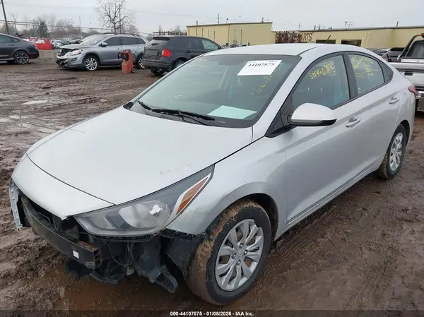 3KPC24A38JE025812 2018 HYUNDAI ACCENT - Image 2